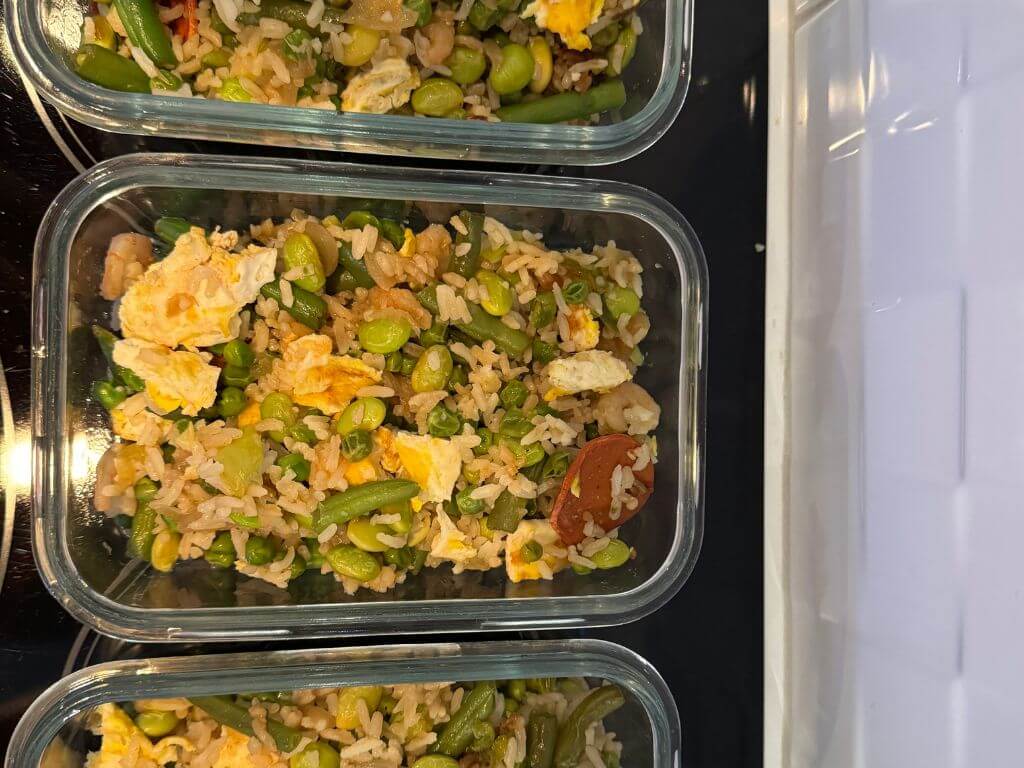 Un riz cantonais maison délicieusement sain : la recette facile de Caroline Tanguay