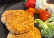 Assiettes de croquettes de poisson faites maison de Delphine