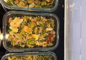Un riz cantonais maison délicieusement sain : la recette facile de Caroline Tanguay